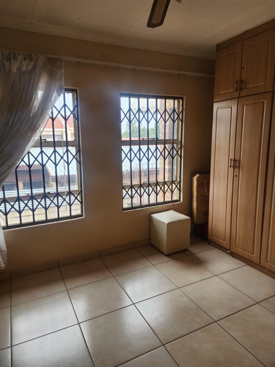 6 Bedroom Property for Sale in Manzil Park North West